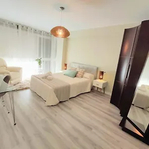 acogedor-apartamento-en-el-centro-de-malaga.hotelsinnerja.org/